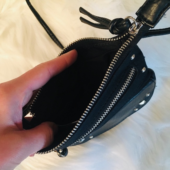 ❌SOLD❌ Small Black Crossbody - Picture 4 of 4